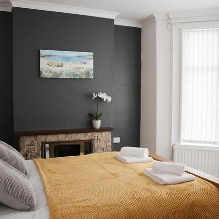 Villa Six Bells Retreat Abertillery Esterno foto