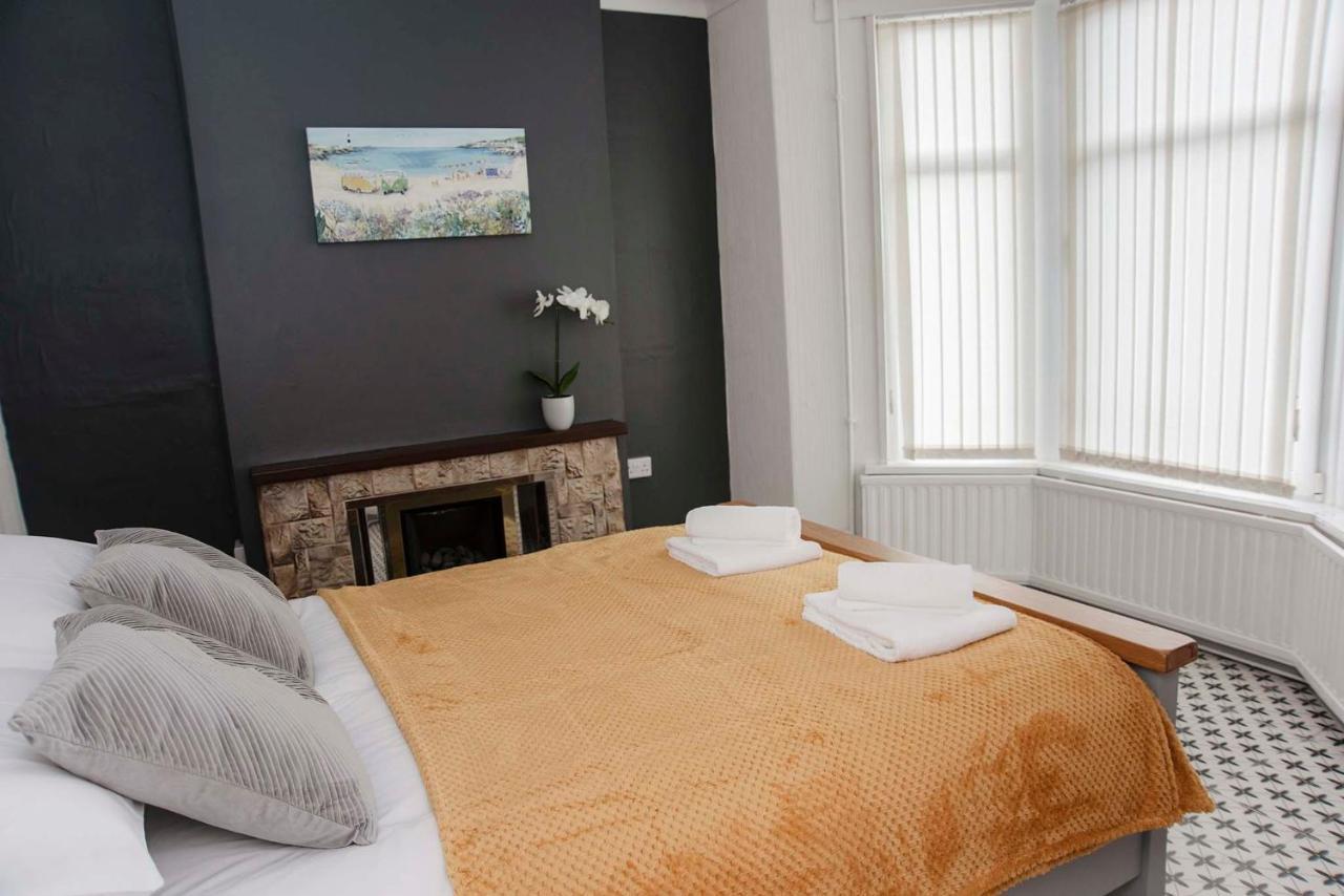 Villa Six Bells Retreat Abertillery Esterno foto