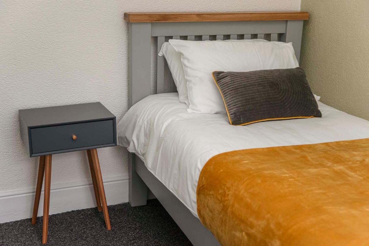 Villa Six Bells Retreat Abertillery Esterno foto