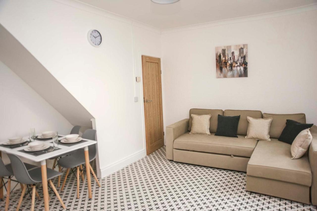 Villa Six Bells Retreat Abertillery Esterno foto