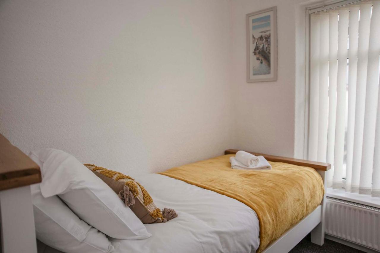 Villa Six Bells Retreat Abertillery Esterno foto