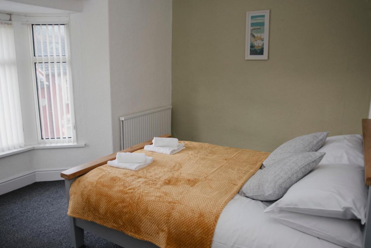 Villa Six Bells Retreat Abertillery Esterno foto