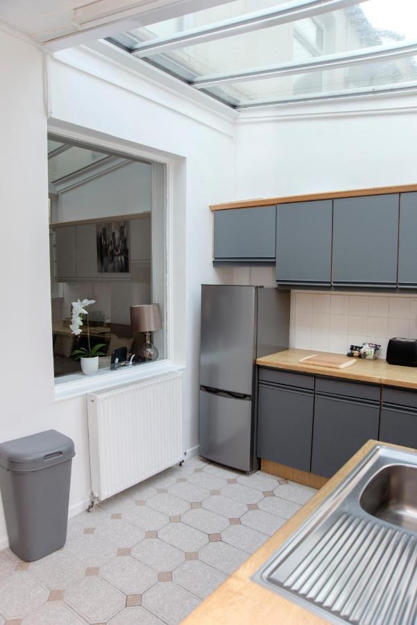Villa Six Bells Retreat Abertillery Esterno foto