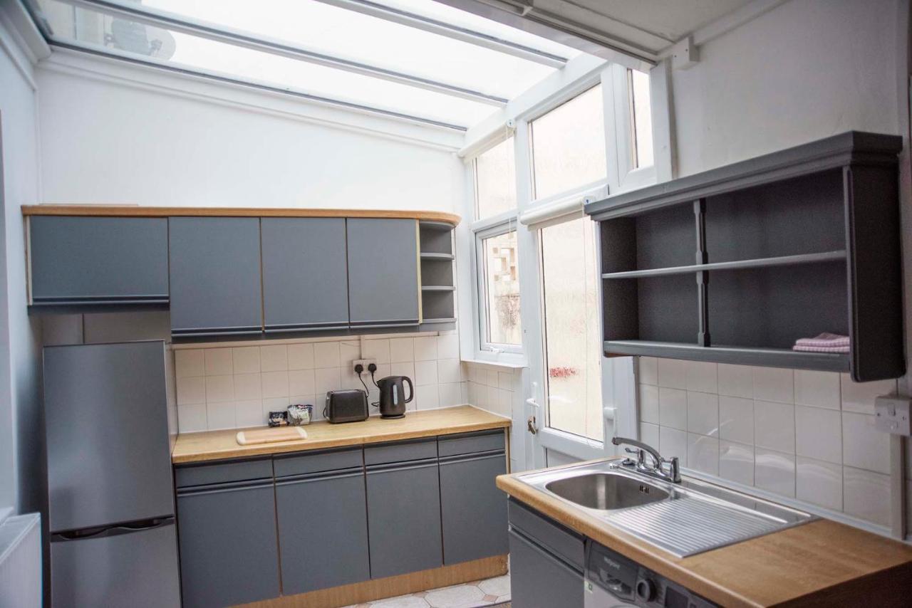 Villa Six Bells Retreat Abertillery Esterno foto