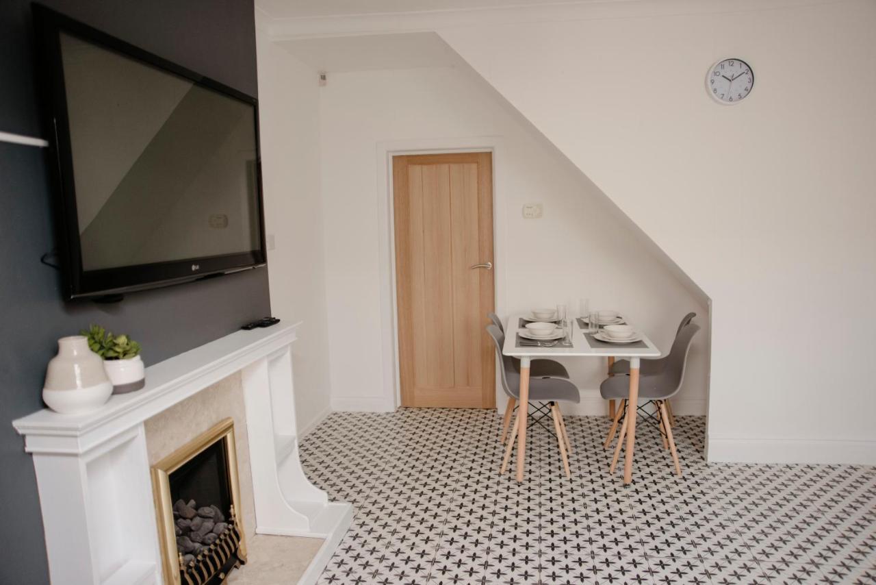 Villa Six Bells Retreat Abertillery Esterno foto