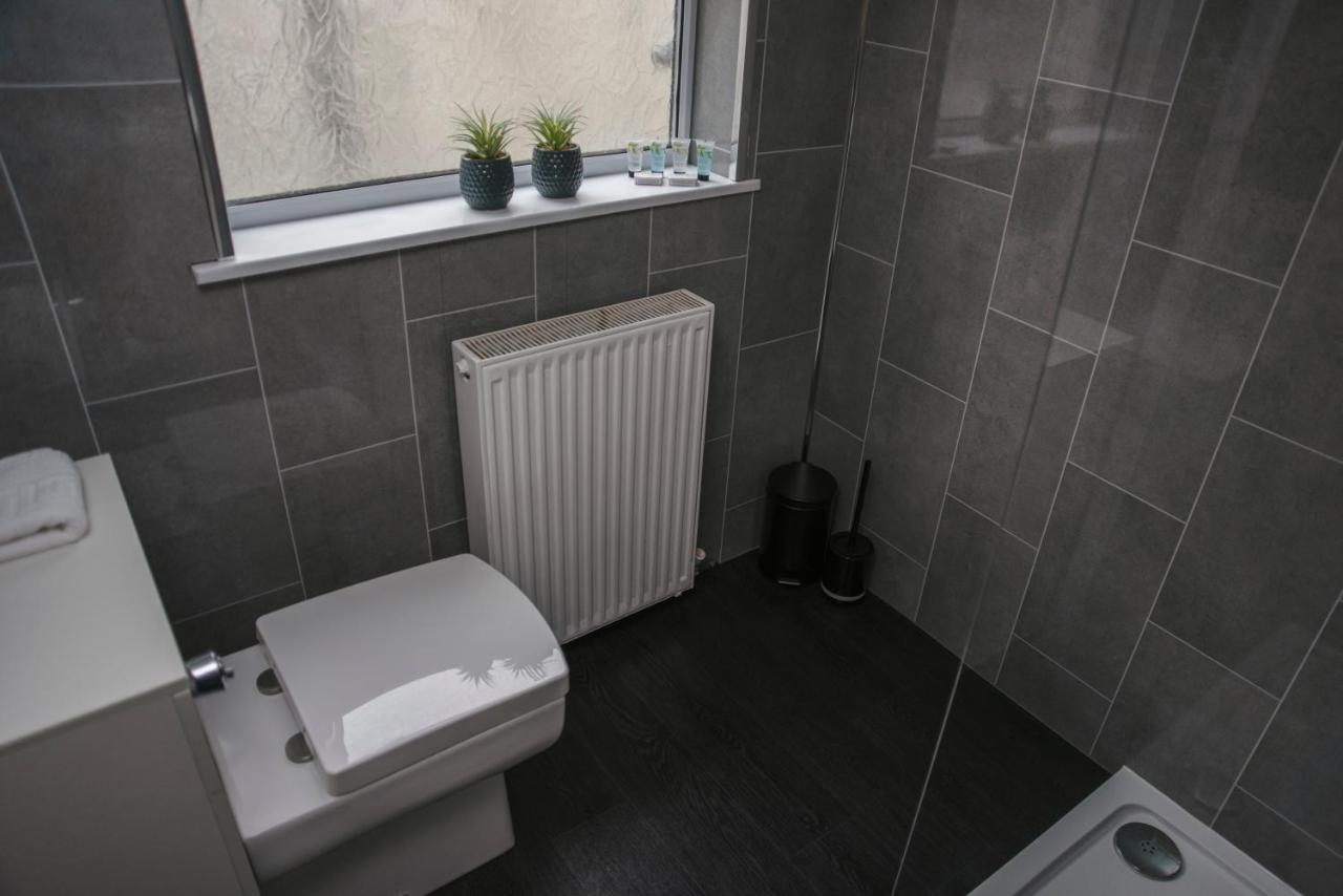 Villa Six Bells Retreat Abertillery Esterno foto